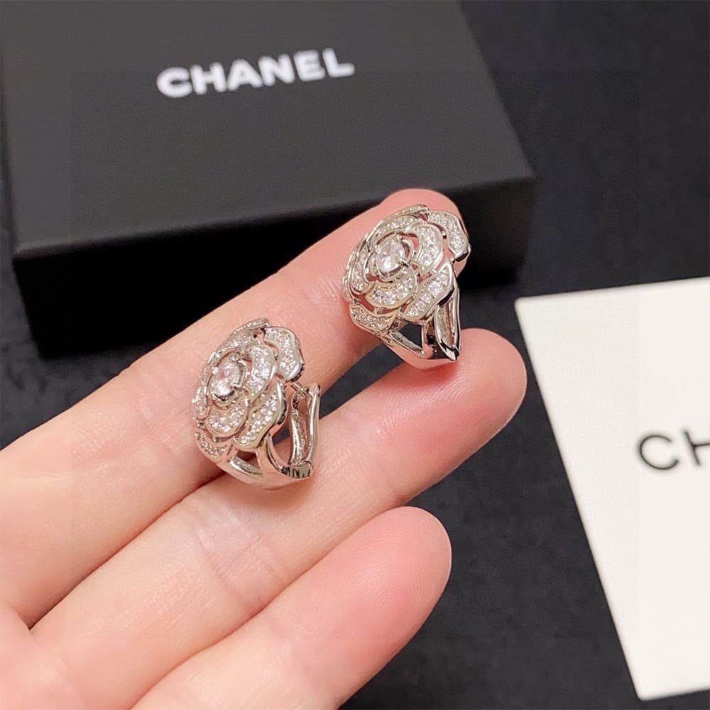 Ch**el BOUTON DE CAM??LIA EARRINGS