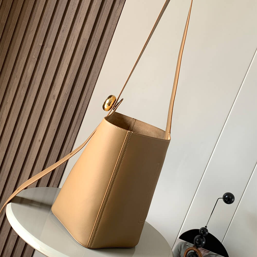 L0ew* Medium Pebble bucket in smooth calfskin(high-end grade)
