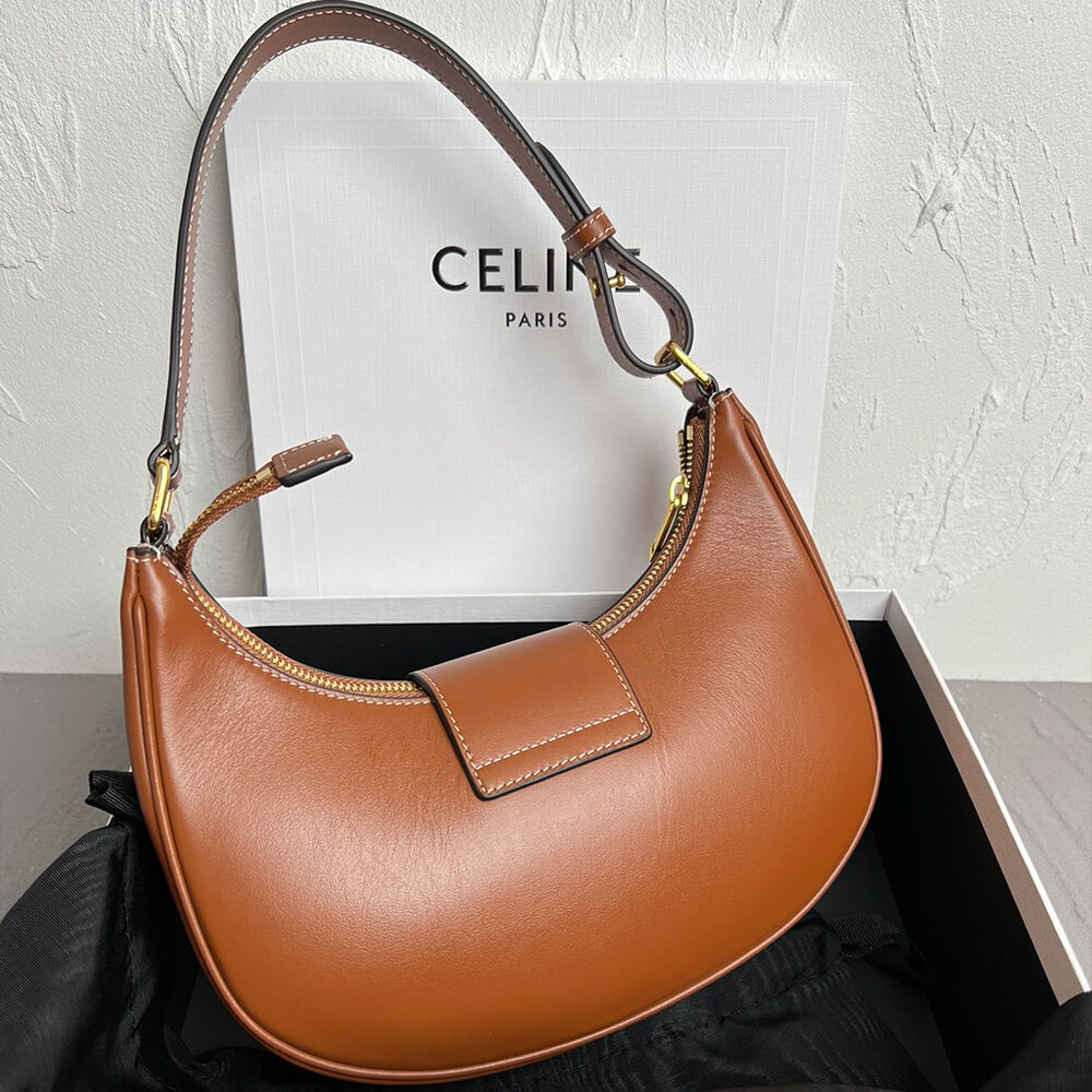 Ce1i*e MEDIUM AVA TRIOMPHE BAG in Calfskin