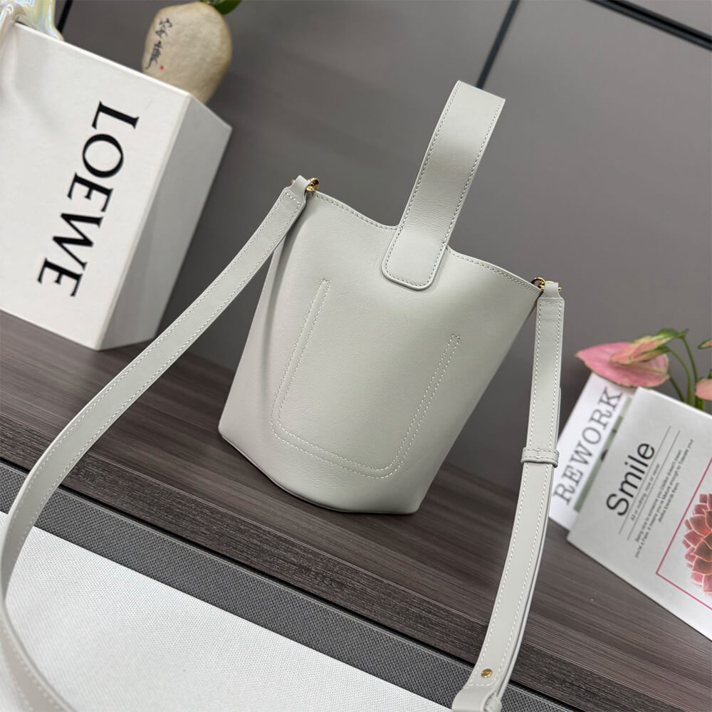 L0ew* Mini Pebble bucket in smooth calfskin(high-end grade)