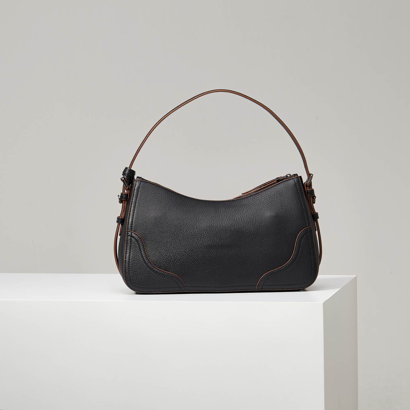 Pra*a Aimèe large leather shoulder bag(HIGH-END GRADE)