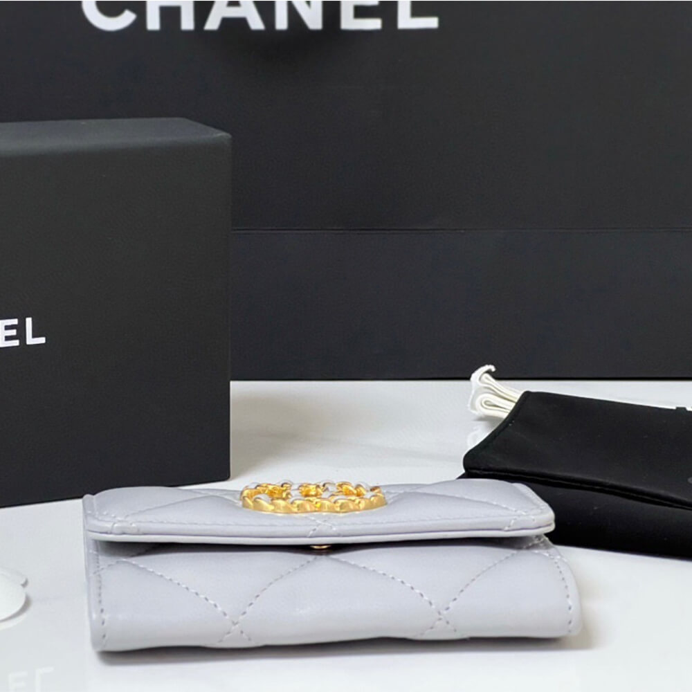 Ch**el 19 flap card holder