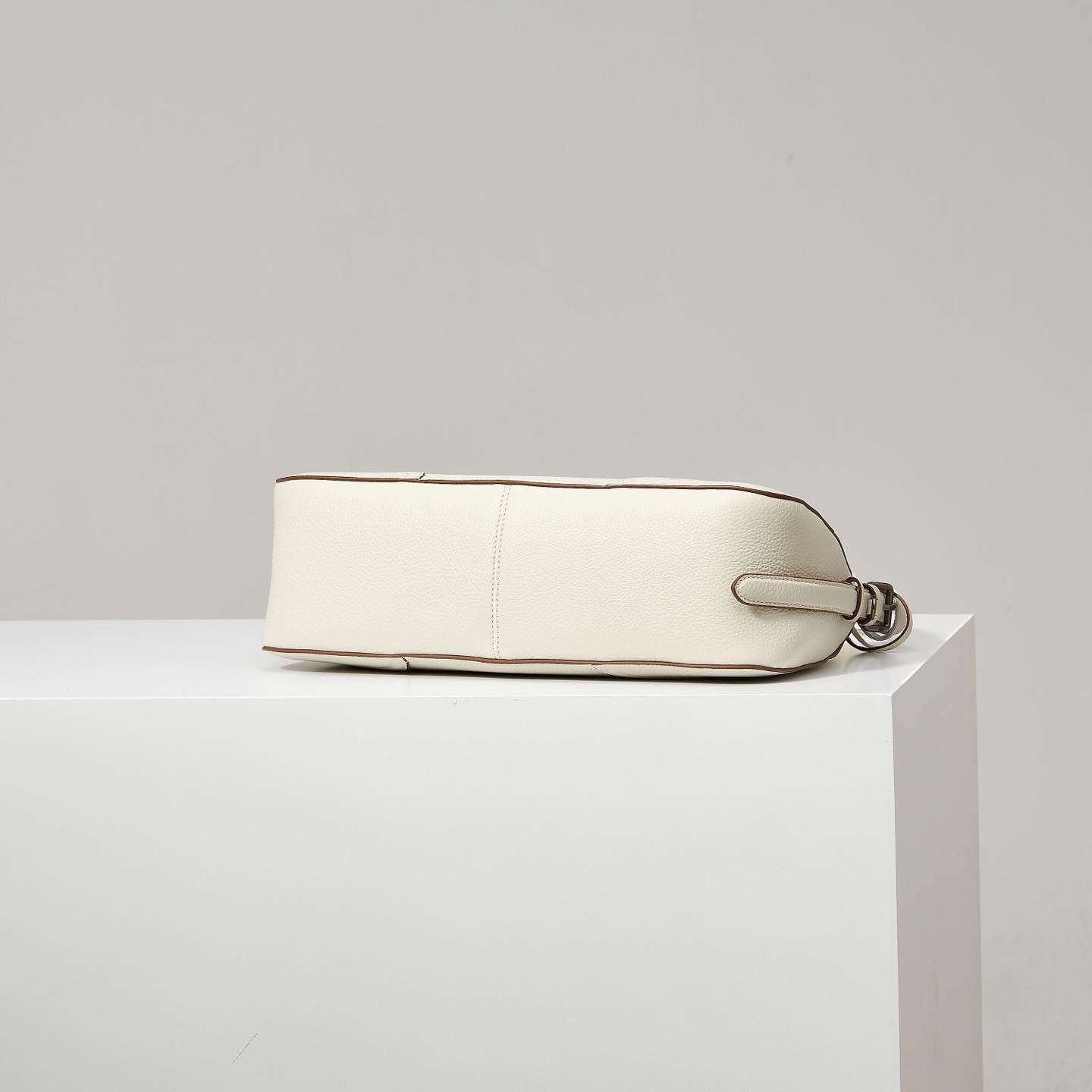 Pra*a Aimèe large leather shoulder bag(HIGH-END GRADE)