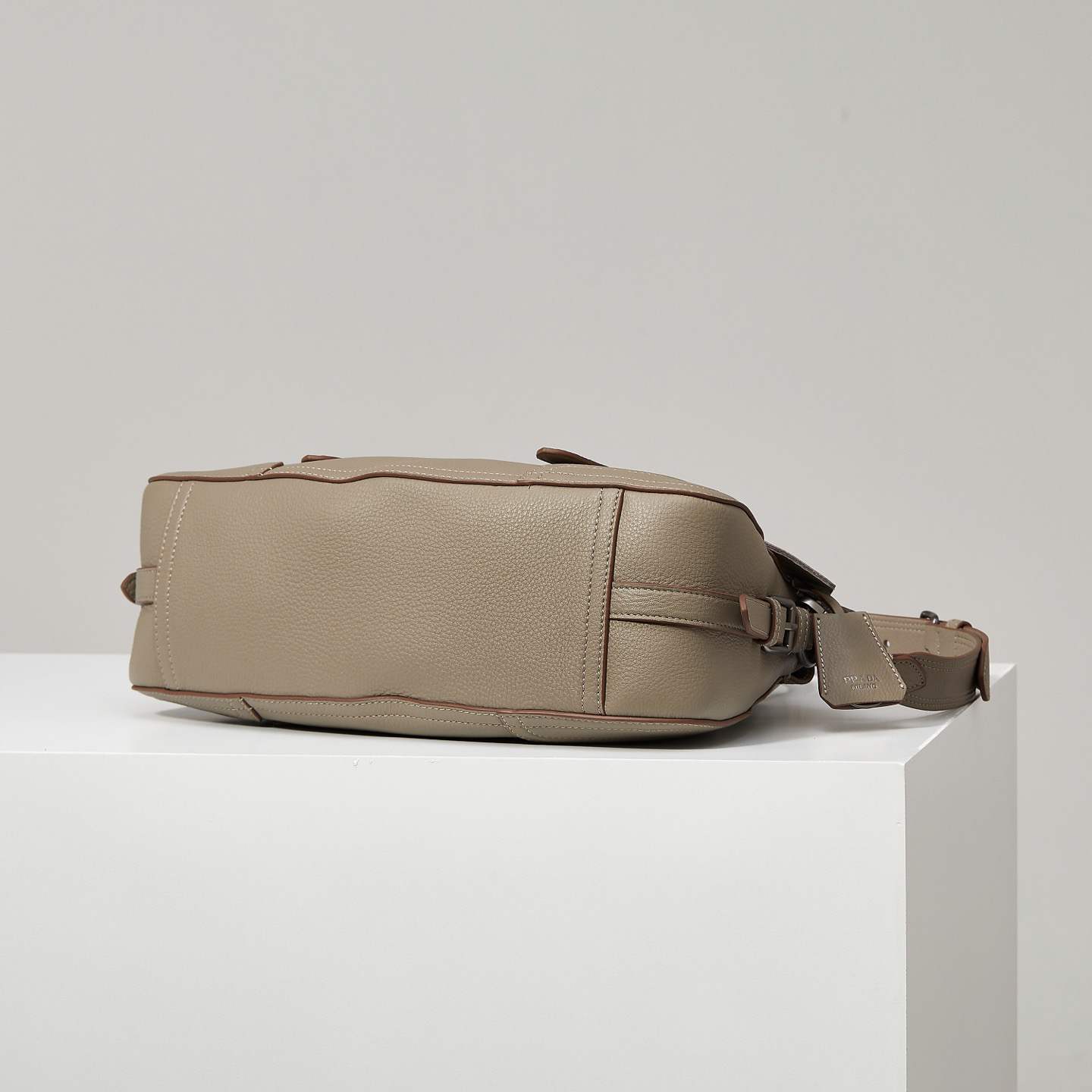 Pra*a Large leather tote bag(HIGH-END GRADE)