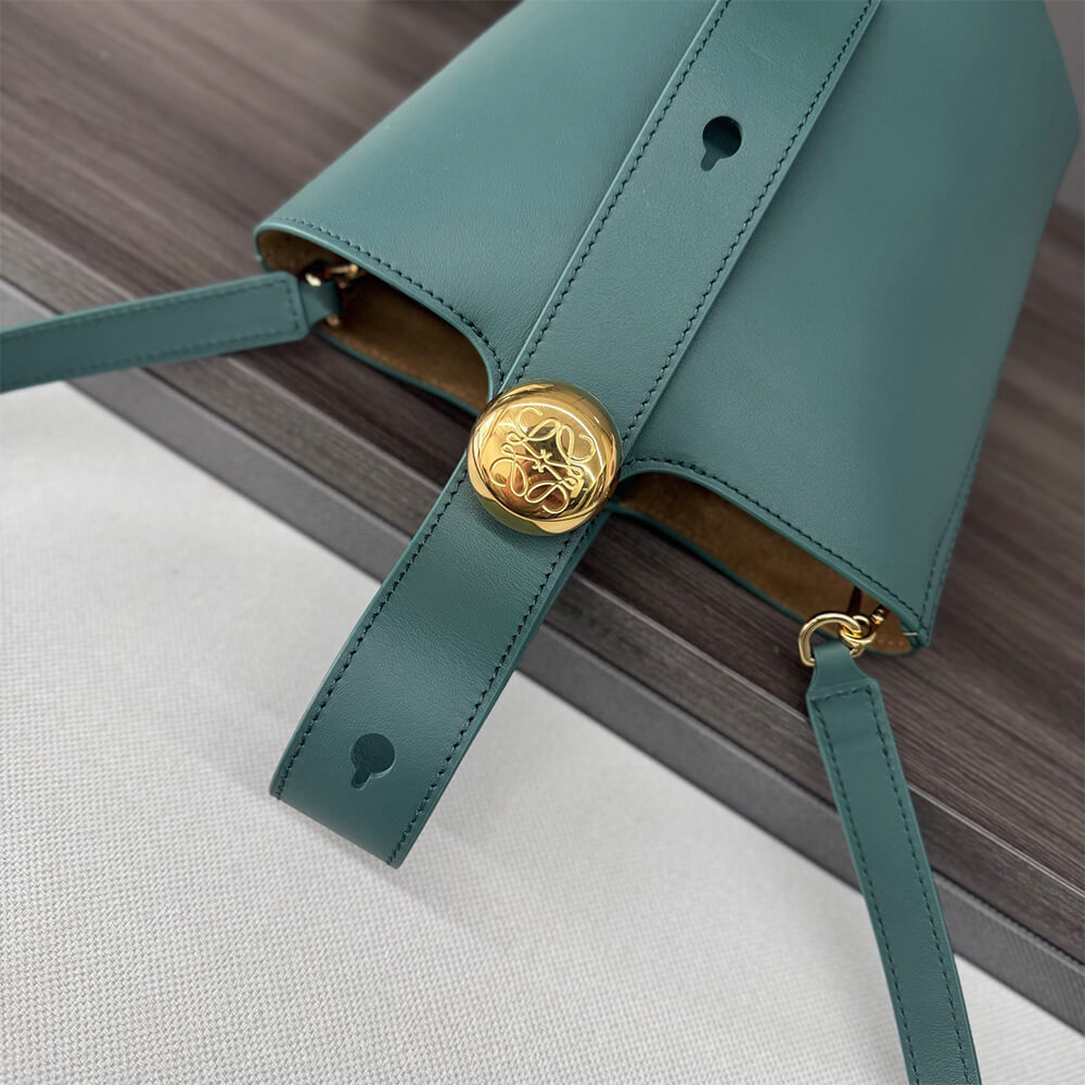 L0ew* Mini Pebble bucket in smooth calfskin(high-end grade)