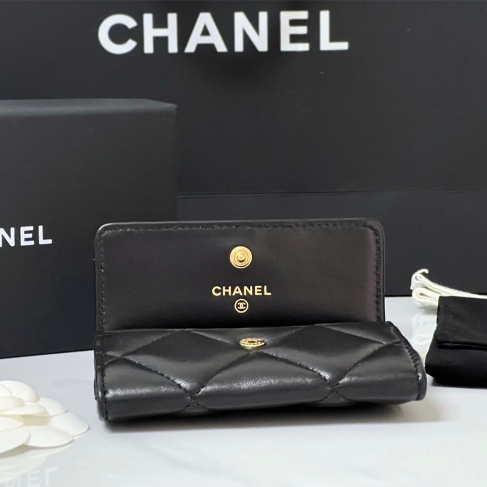 Ch**el 19 flap card holder