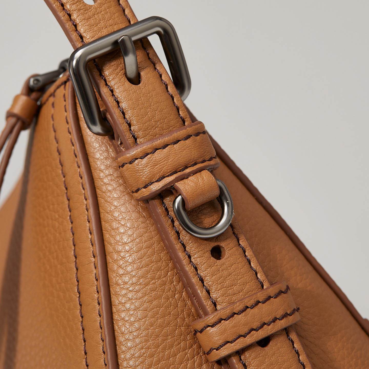 Pra*a Aimèe large leather shoulder bag(HIGH-END GRADE)