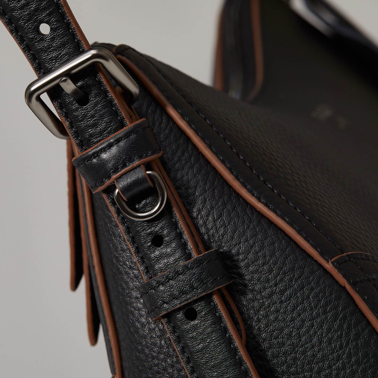 Pra*a Aimèe large leather shoulder bag(HIGH-END GRADE)