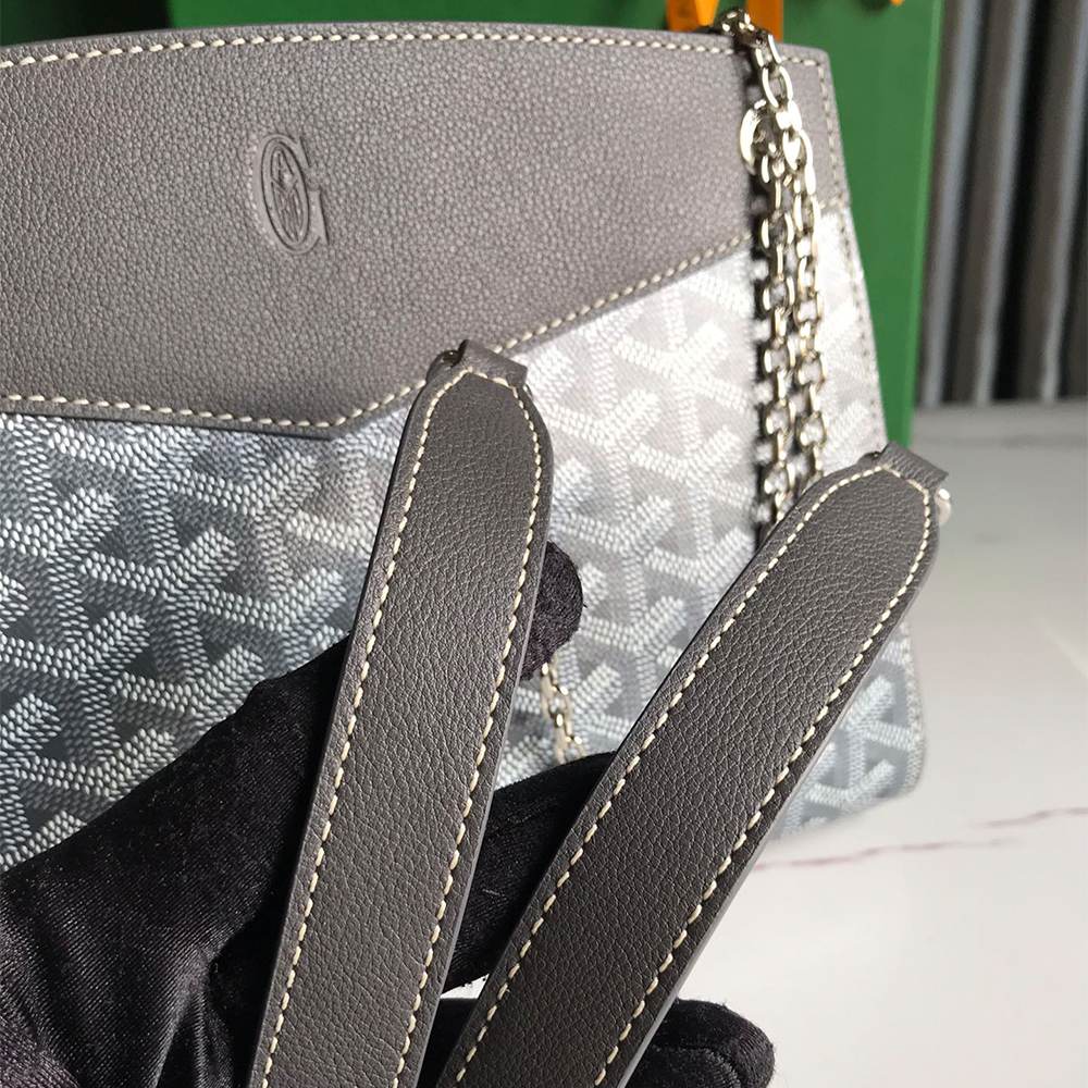 G09ard Structured Roulette PM Bag