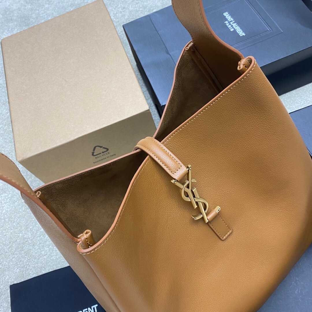 Y51 LE 5 À 7 large soft leather bag