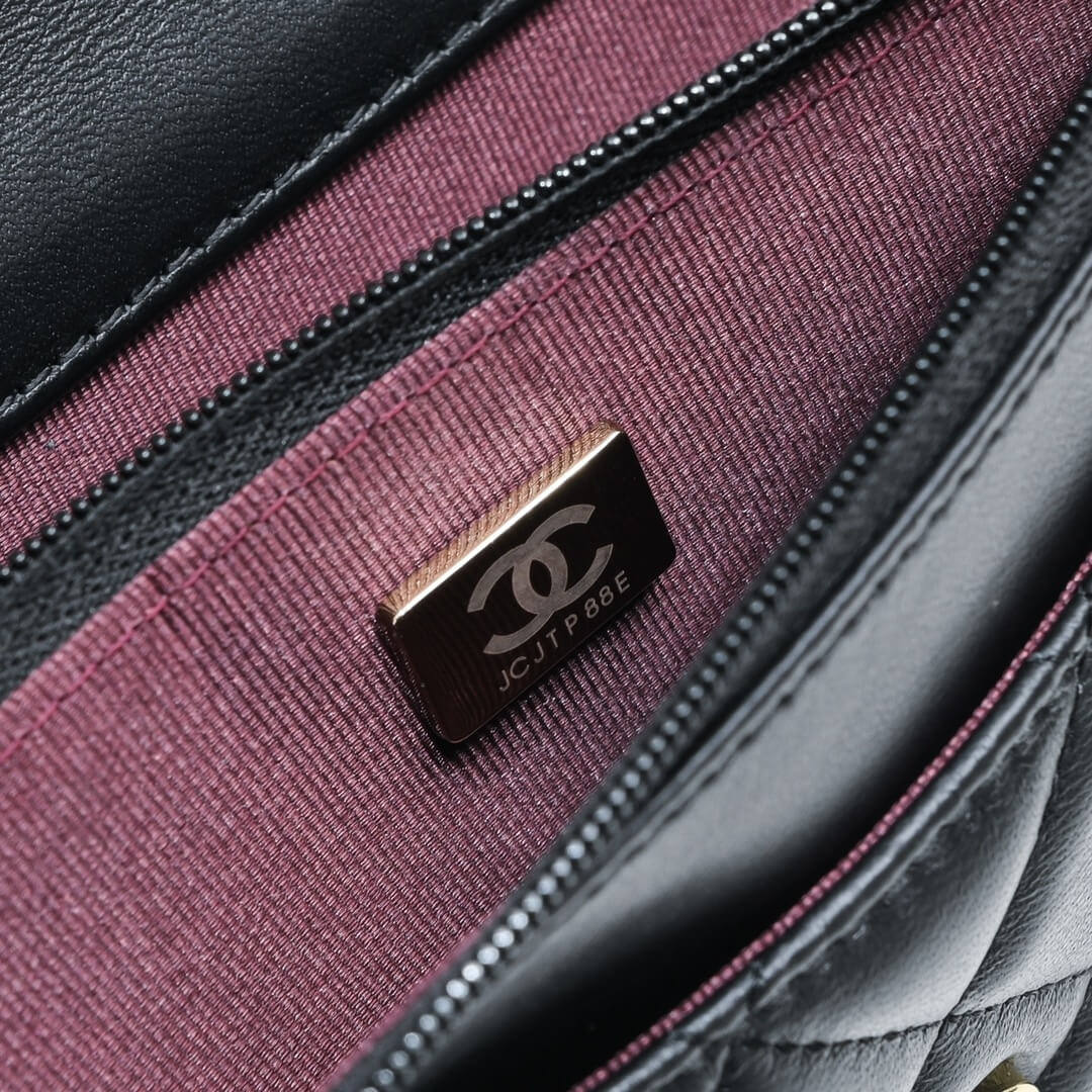 Ch**el classic chain wallet