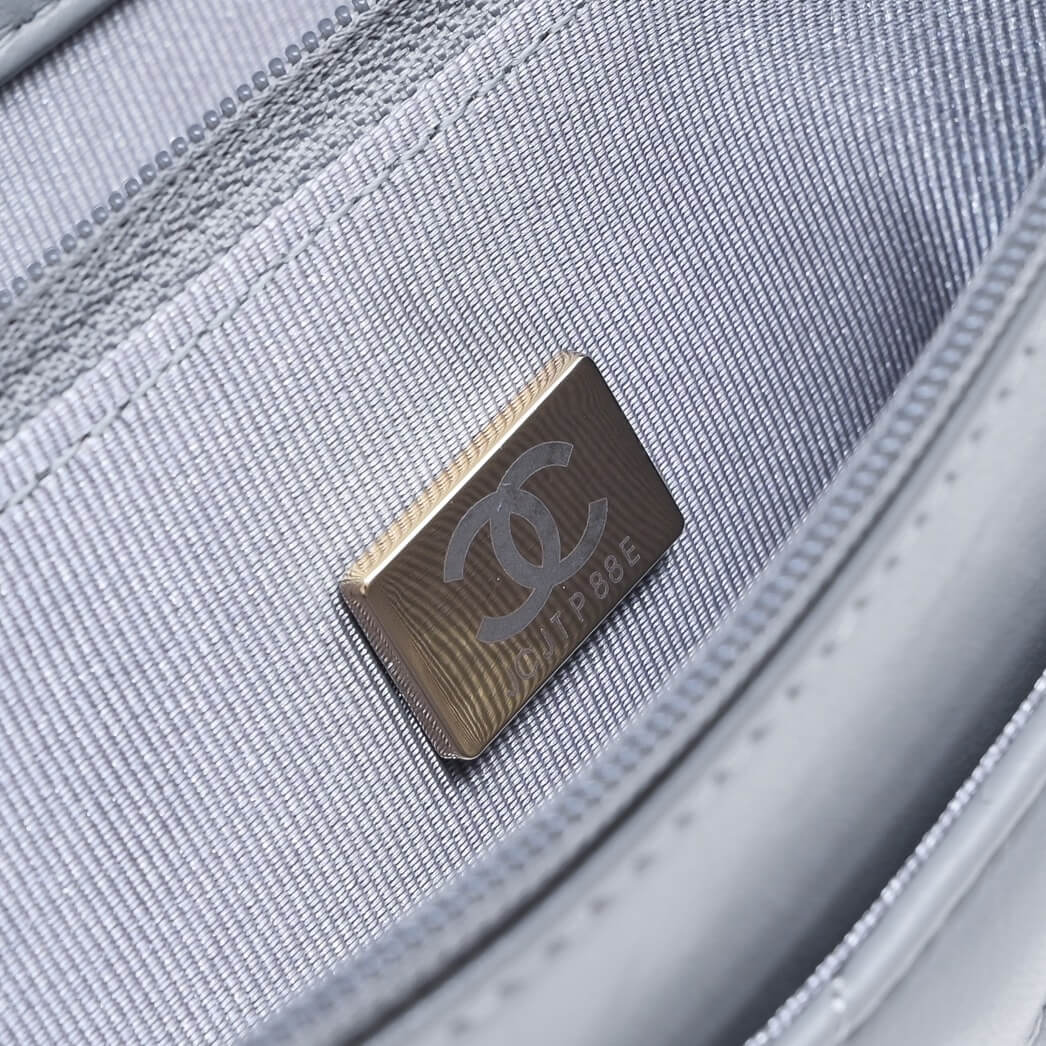 Ch**el classic chain wallet