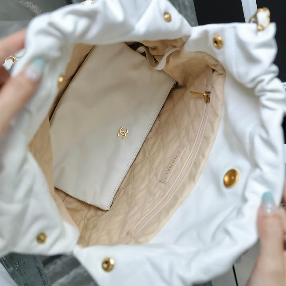 Ch**el 22 SMALL HANDBAG(high-end grade)