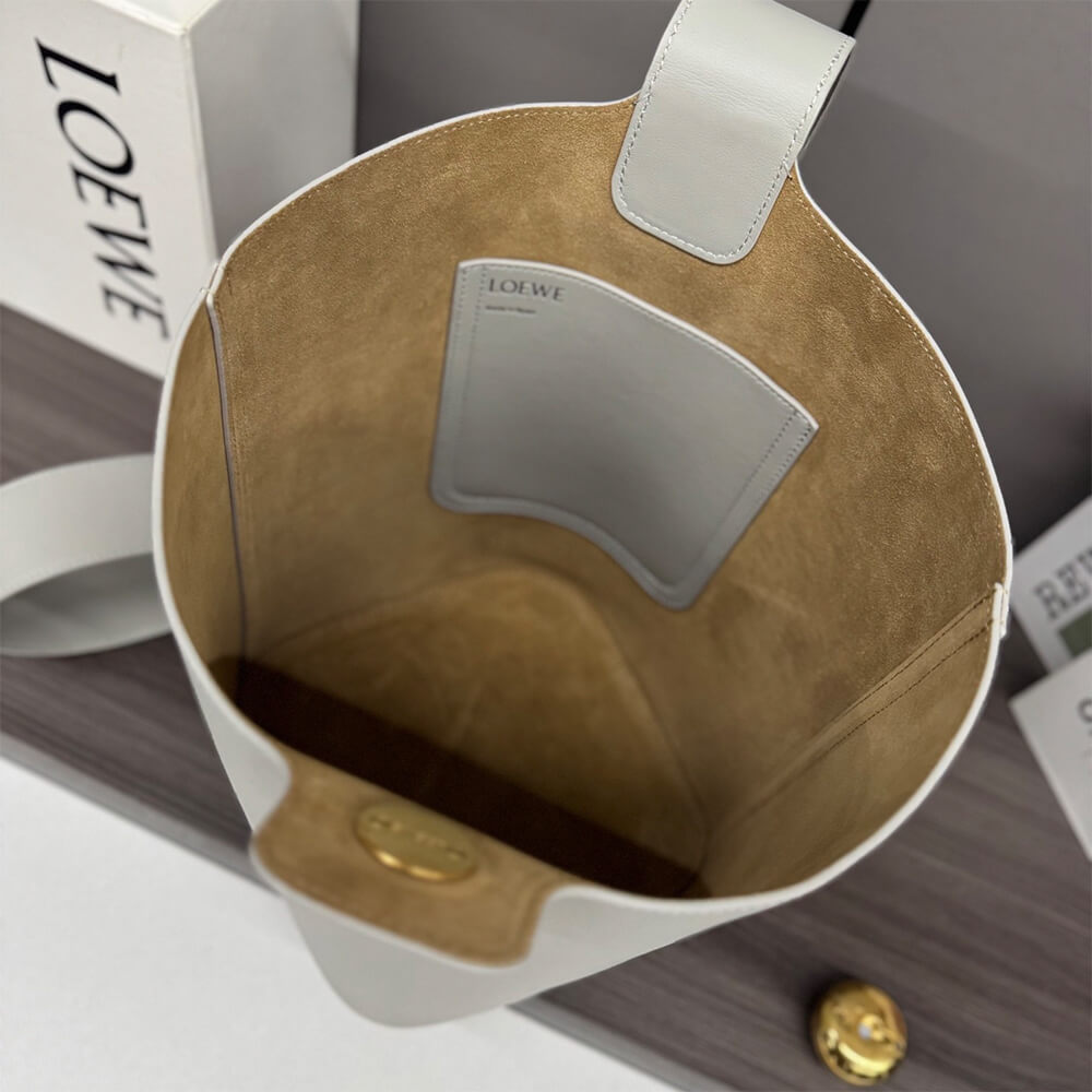 L0ew* Medium Pebble bucket in smooth calfskin(high-end grade)