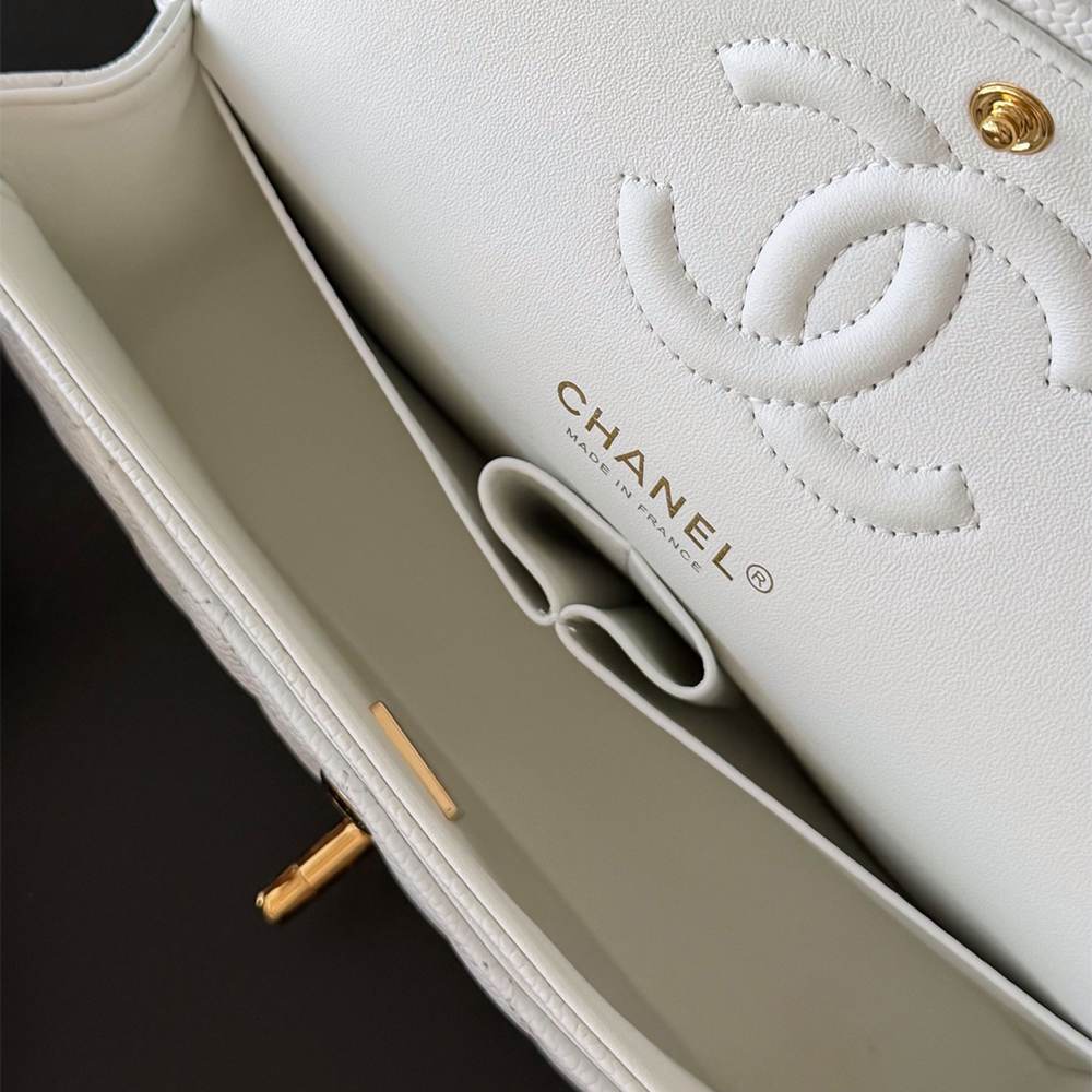 Ch**el SMALL CLASSIC HANDBAG