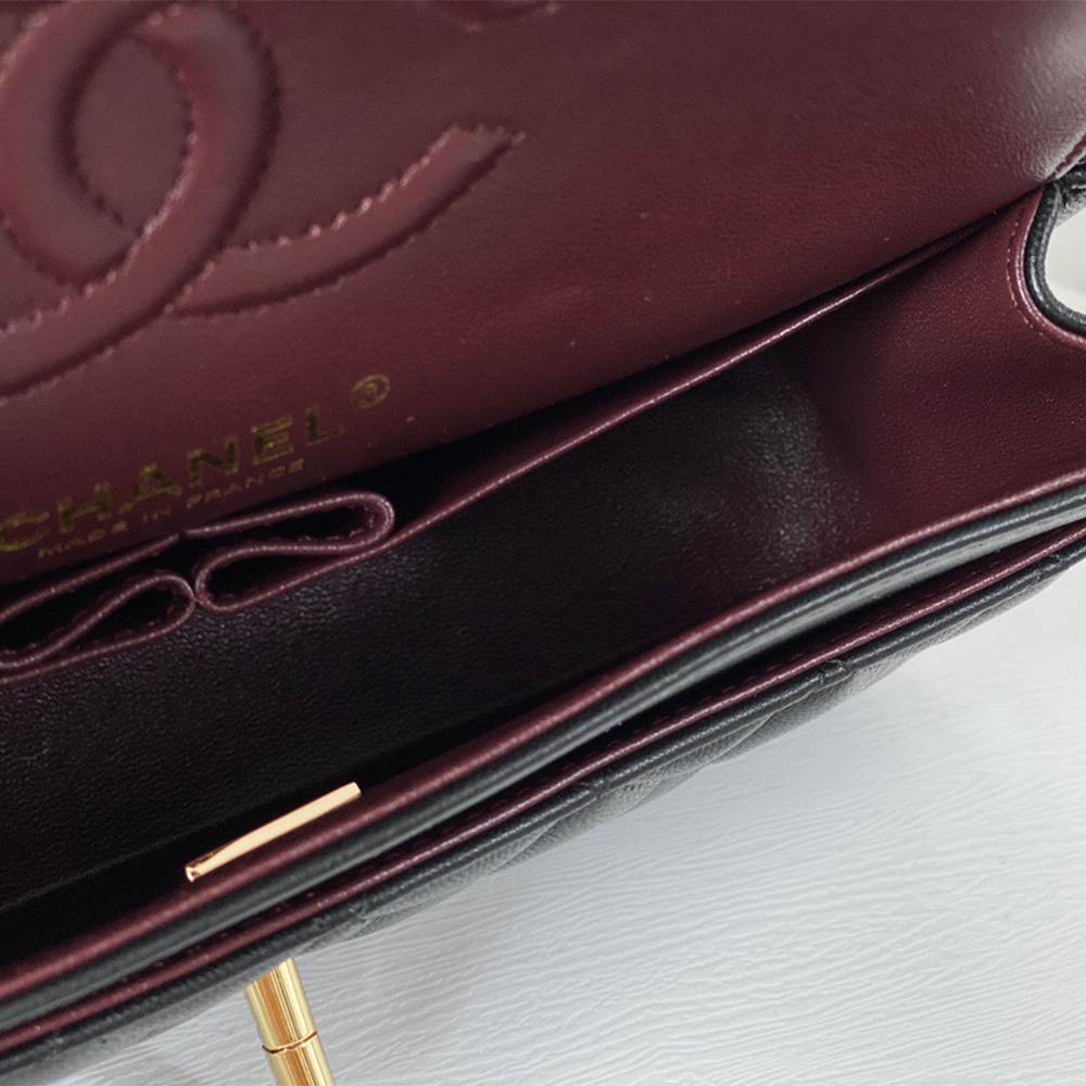 Ch**el SMALL CLASSIC HANDBAG