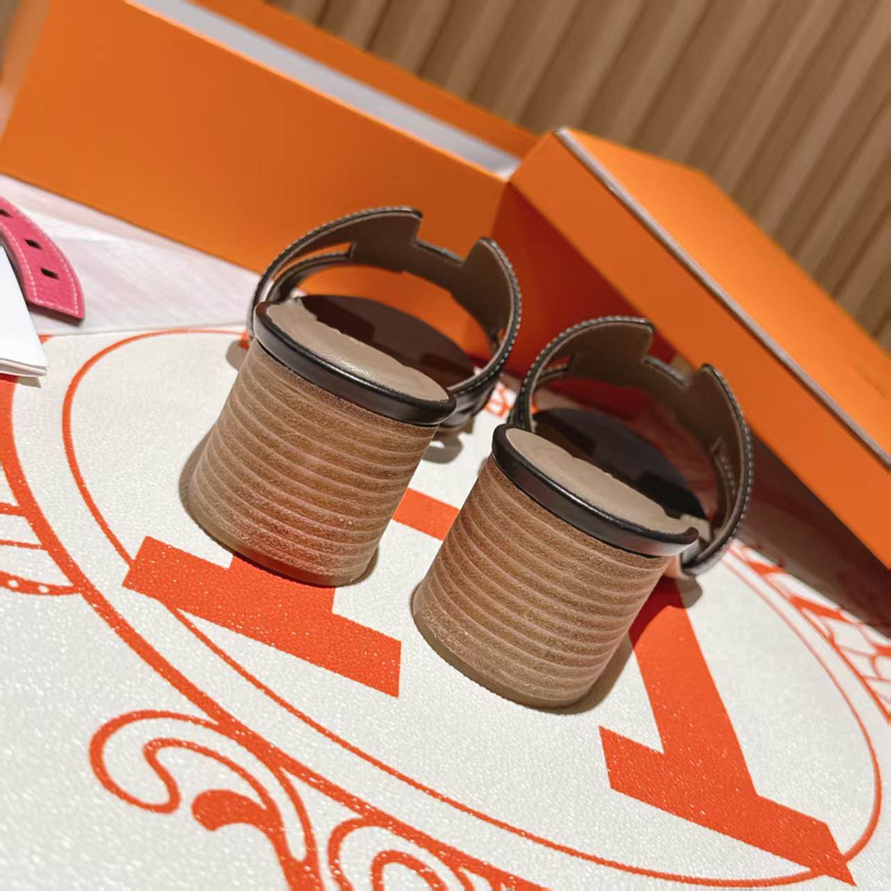 H**me5 Oasis sandal