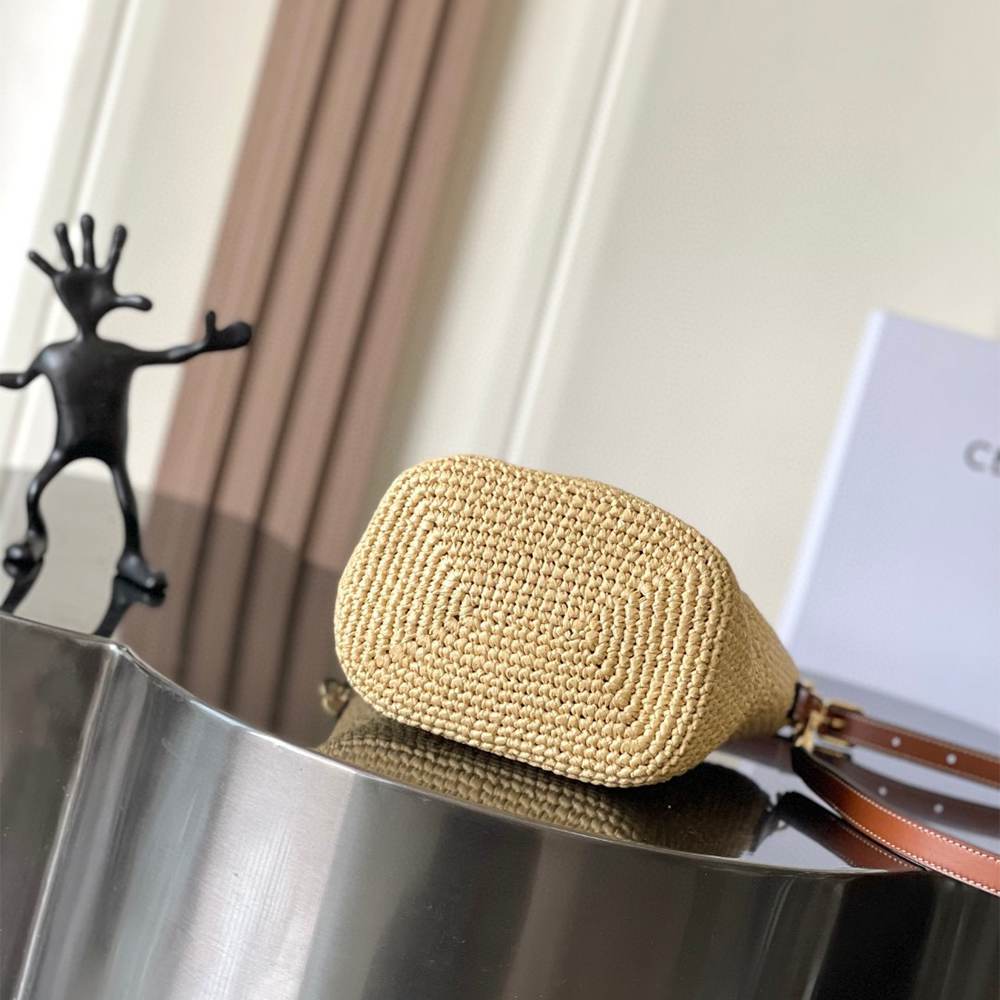 Ce1i*e MEDIUM L0visE BUCKET IN RAFFIA AND CALFSKIN(HIGH-END GRADE)