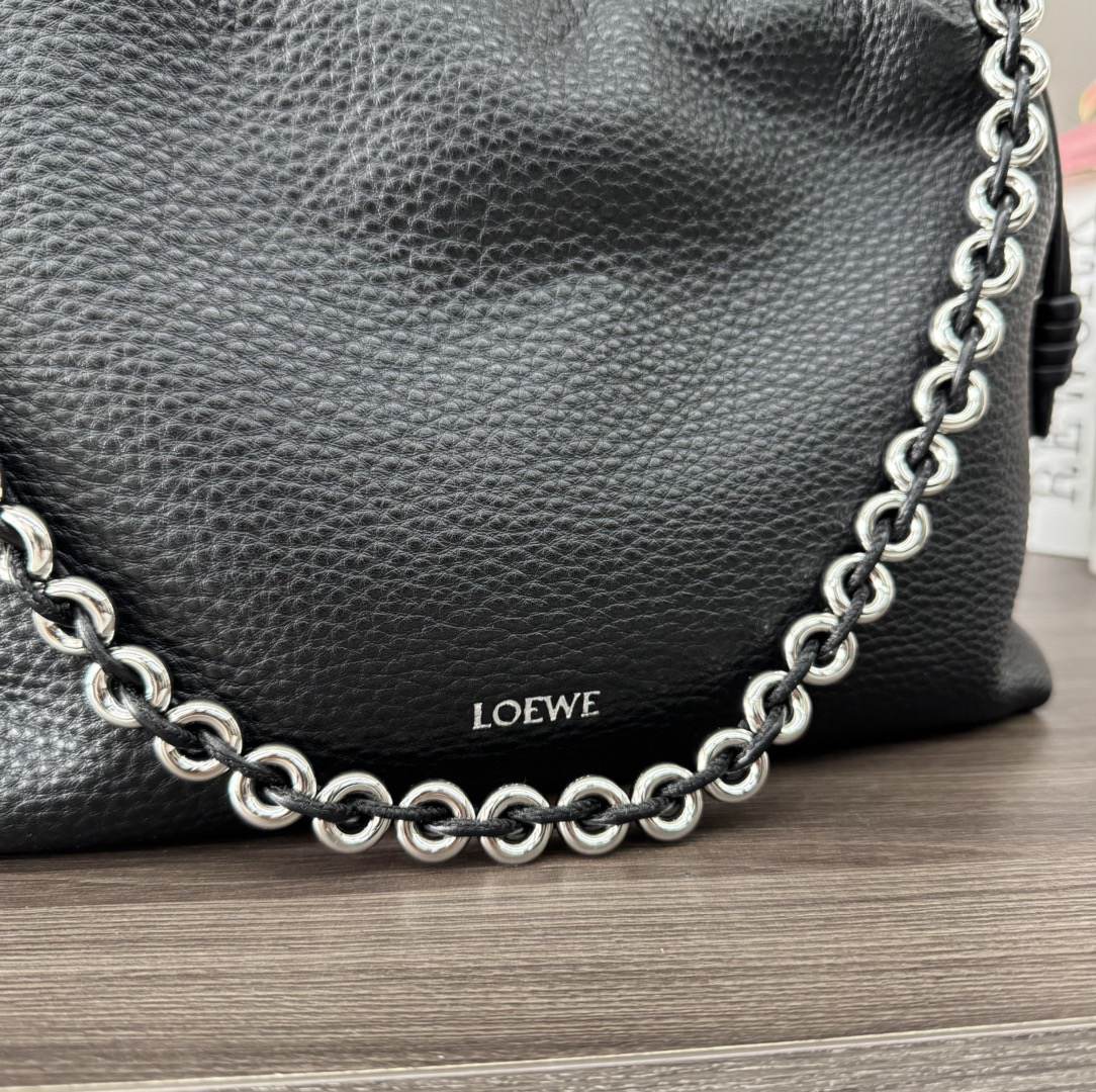 L0ew* Medium Flamenco purse in fine grained calfskin(HIGH-END GRADE)
