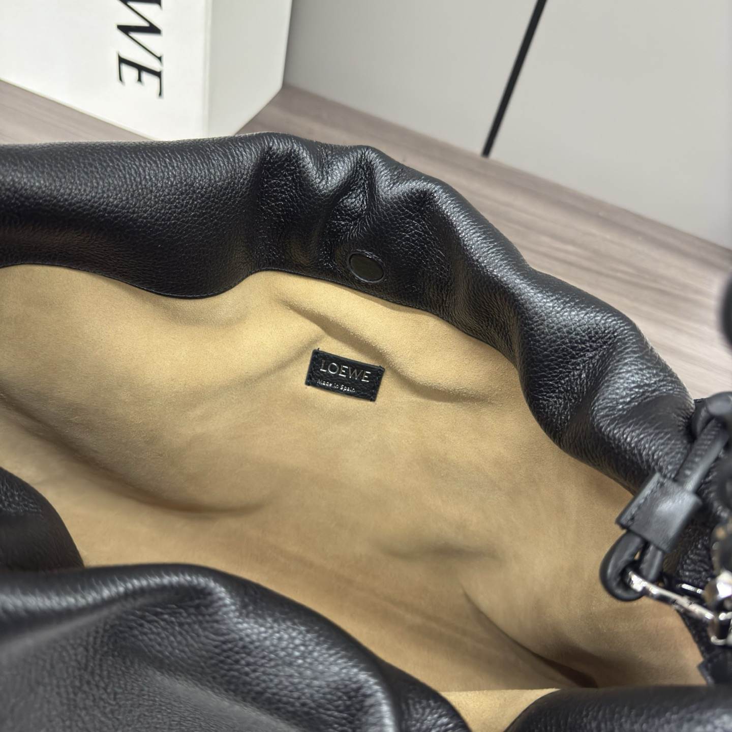 L0ew* Large Flamenco purse in fine grained calfskin(HIGH-END GRADE)