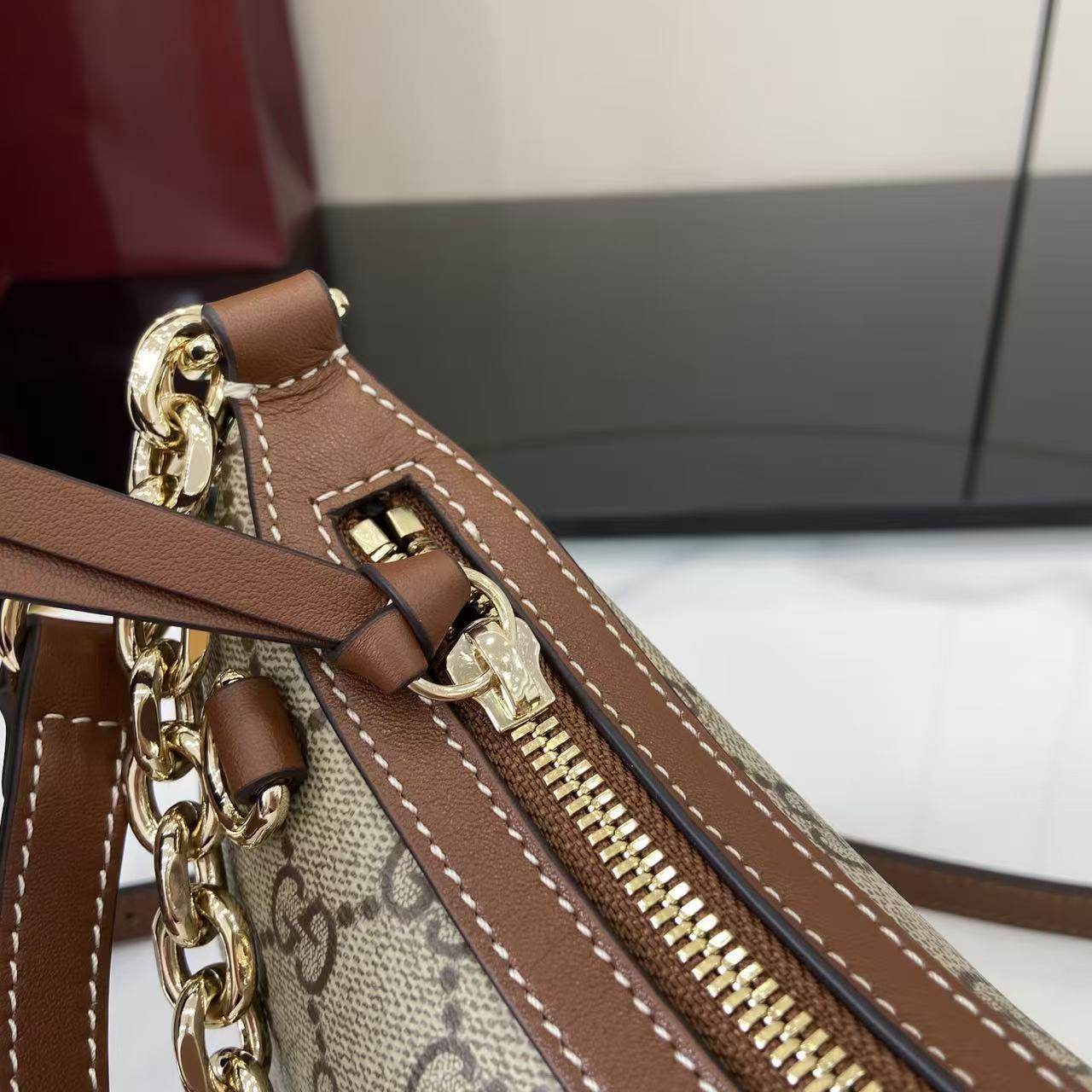 GG Emblem small shoulder bag