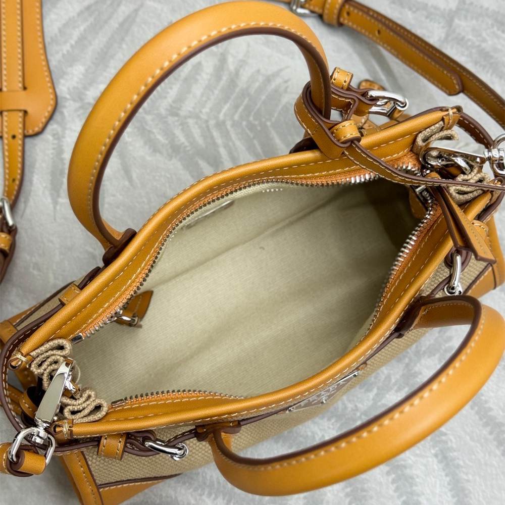 Pra*a Bonnie small linen and leather handbag(HIGH-END GRADE)