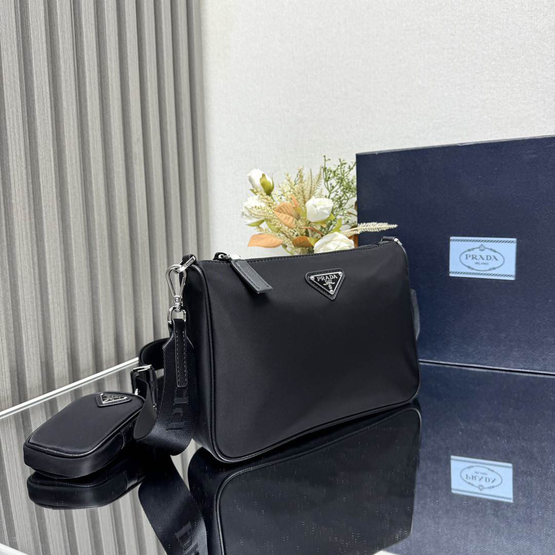 Pra*a Re-Nylon and Saffiano leather shoulder bag(HIGH-END GRADE)