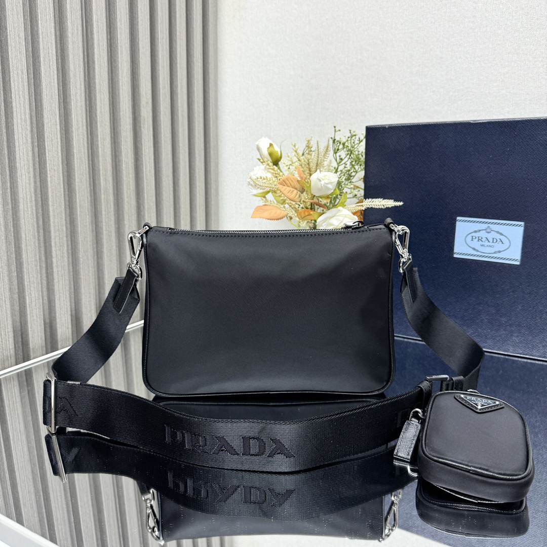 Pra*a Re-Nylon and Saffiano leather shoulder bag(HIGH-END GRADE)