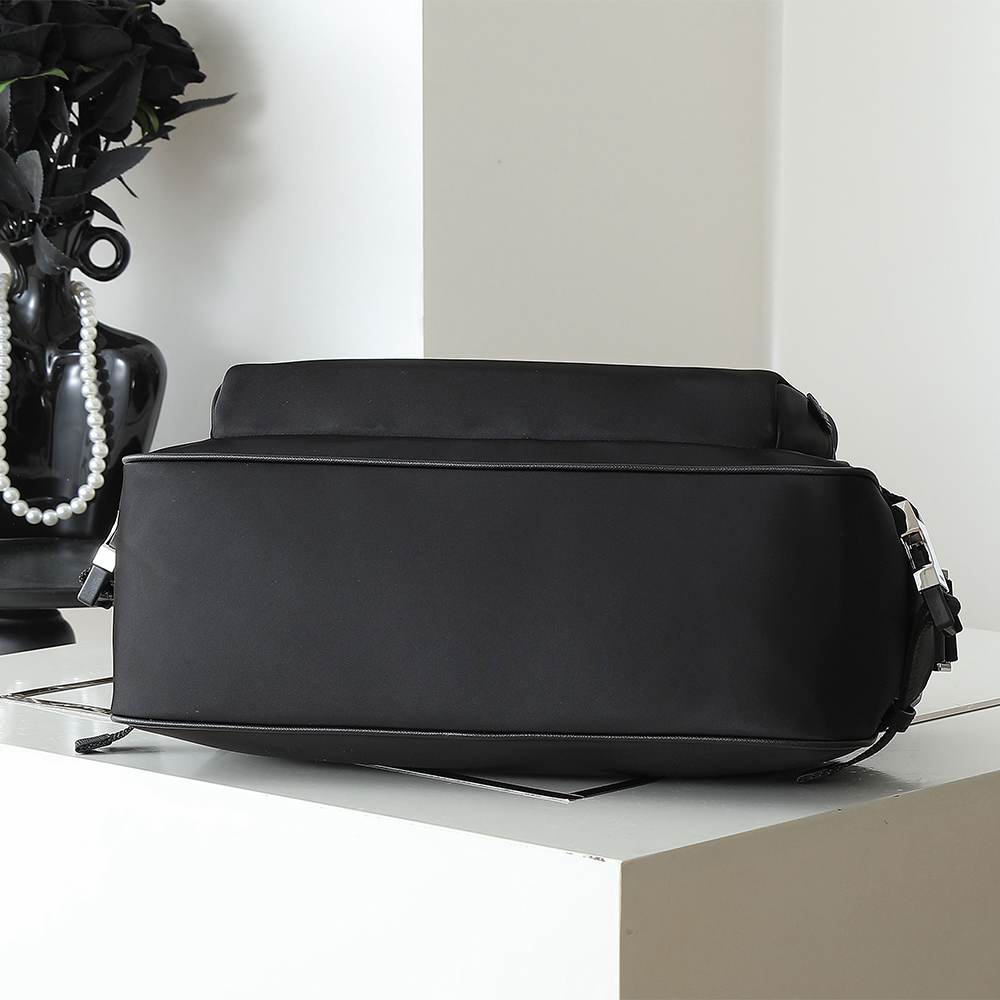 Pra*a Large Re-Nylon and Saffiano leather shoulder bag(HIGH-END GRADE)