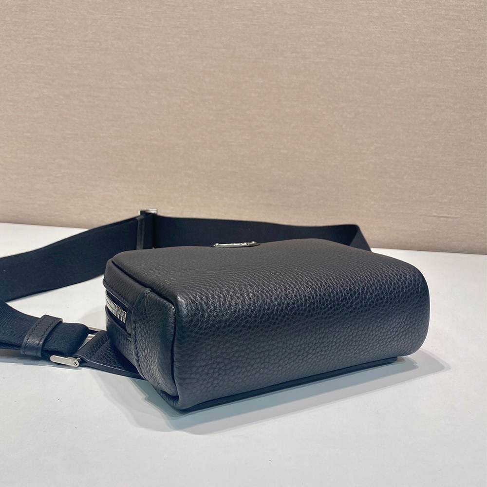 Pra*a Leather shoulder bag(HIGH-END GRADE)