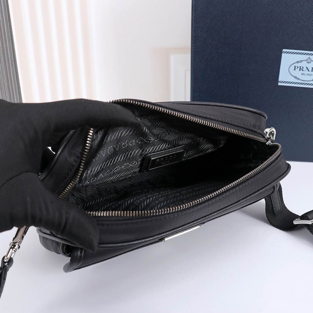 Pra*a Re-Nylon and Saffiano leather shoulder bag(HIGH-END GRADE)